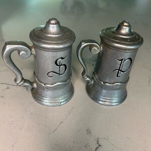 Vtg. Pewter Medieval Tavern Salt & Pepper Shakers “Country Ware 1976” 800
